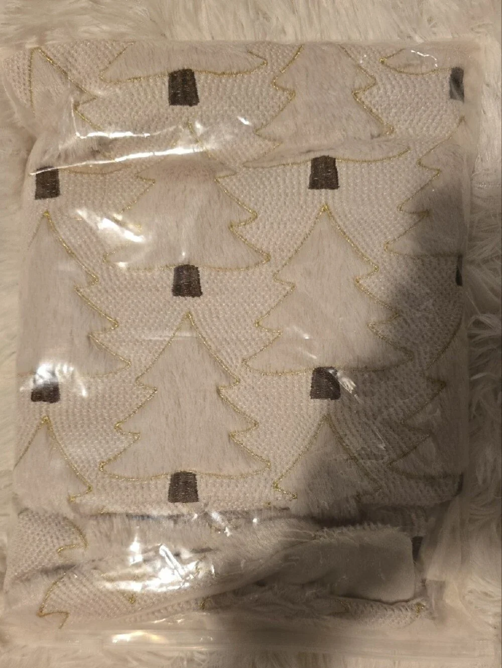 Holiday Tree Embroidered Decorative Throw Pillow Set. Cream with Gold Trim. NWT.